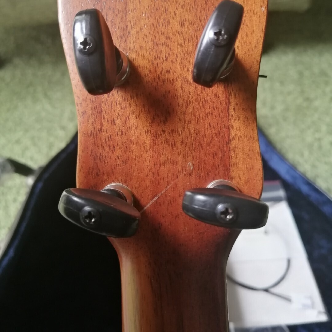 Keahi Soprano Ukulele with Original Hard Case Included - Bonus 