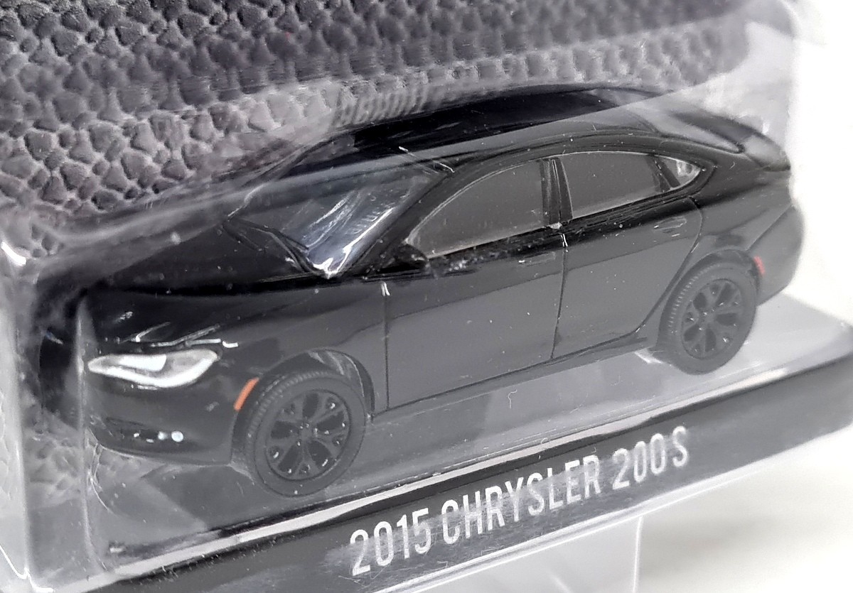 Greenlight 1/64 - Chrysler 200S 2015 Black Bandit Diecast Model Car