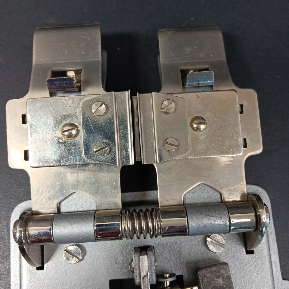 Empalmadora LPL 8 y 16 mm hecha en Japón por Luxe Photo Laboratory muy buena Foto 3 de 4