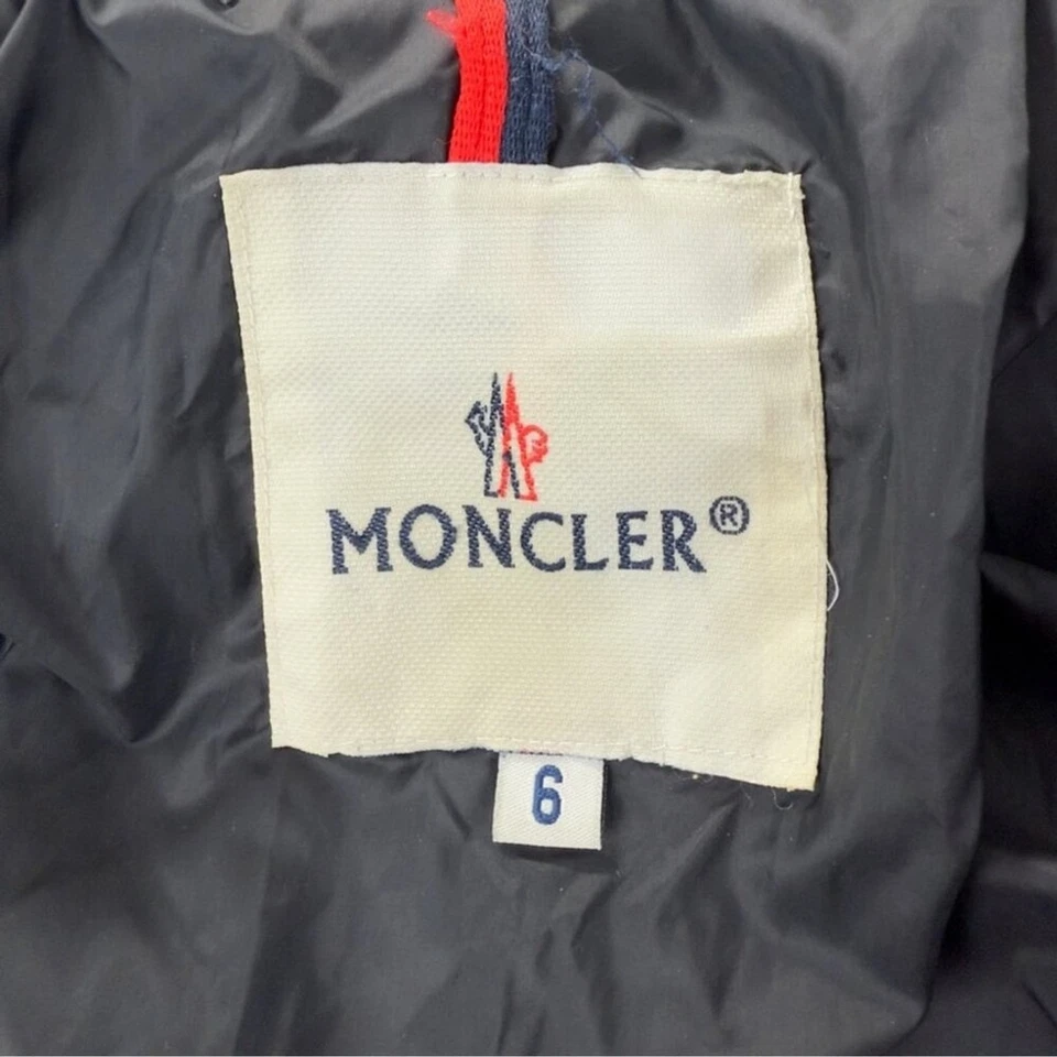 Moncler Talla 6 EE. UU. Niños Negro Puffer Chaqueta con Capucha de Piel con Defectos Foto 2 de 4