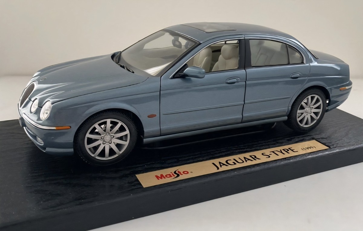 Maisto Special Edition Jaguar S Type 1999 Die Cast Car 31865