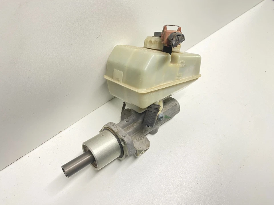 98 VOLVO SERIE 70 V70 CILINDRO MAESTRO FRENO SIN CONTROL DE TRACCIÓN OEM, 541-58627 Foto 3 de 4