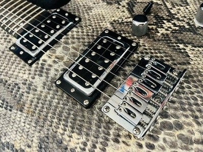 Electric Guitar Spear Gladius Hard Tail Snake Bite Artificial