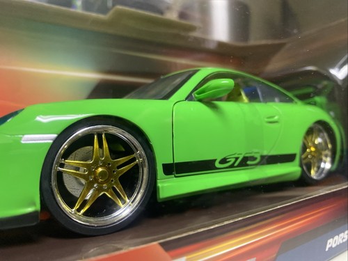 Jada Toys Porsche 911 GT3 (997) Slime Green/w Upgraded Chrome & Yellow/gold rims - Picture 4 of 16
