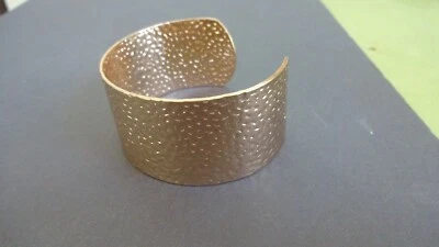 BRACELET JONC MANCHETTE METAL DORé, MARTELé, RIGIDE, BONNE QUALITé - Photo 1/4