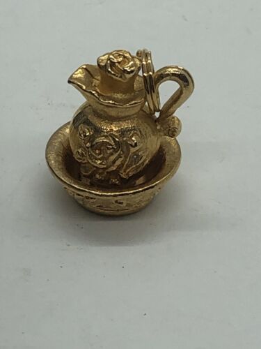 Avon vintage goldtone coffee pot charm for bracelet  - 第 1/4 張圖片