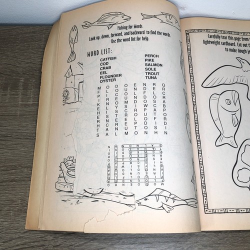 Disney Pocahontas Coloring Book Golden Books 1995 Vintage Only One Page Damaged - Picture 4 of 20