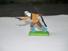 FIGURINE BRITAINS FAR WEST INDIEN AVEC REVOLVER ET FUSIL CHEVEUX BLANCS