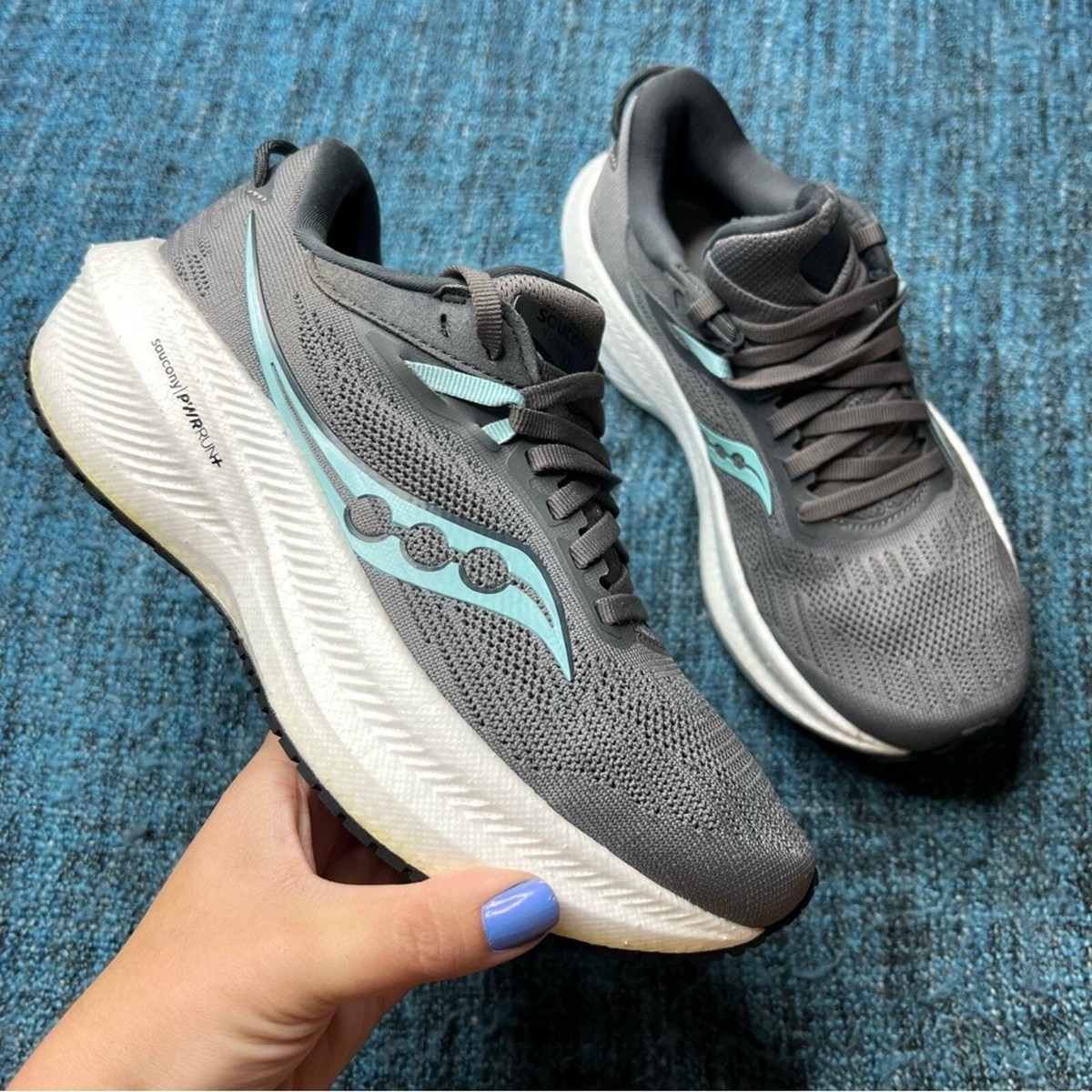 Saucony Triumph 21 Running Shoes in Gravel Grey Light Blue White Women's