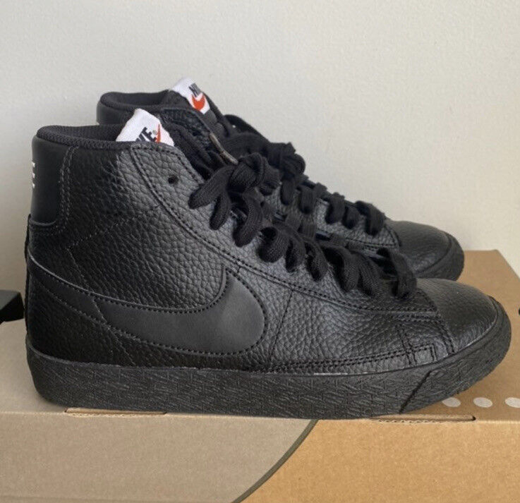 Nike Blazer Mid Triple Black Casual Leather Sneakers 895850 Nike Blazer Mid Triple Black Casual Leather Sneakers 895850