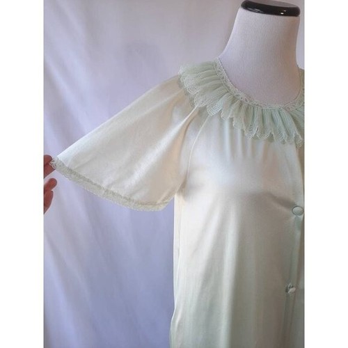 Bata ligera de colección VANITY FAIR verde pastel plisada cuello manga aleteada - Imagen 4 de 10