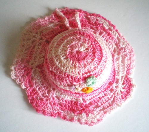 VINTAGE HAND CROCHETED PIN CUSHION HAT SHAPED VARIEGATED PINK WITH FLOWERS 5" - Picture 2 of 5