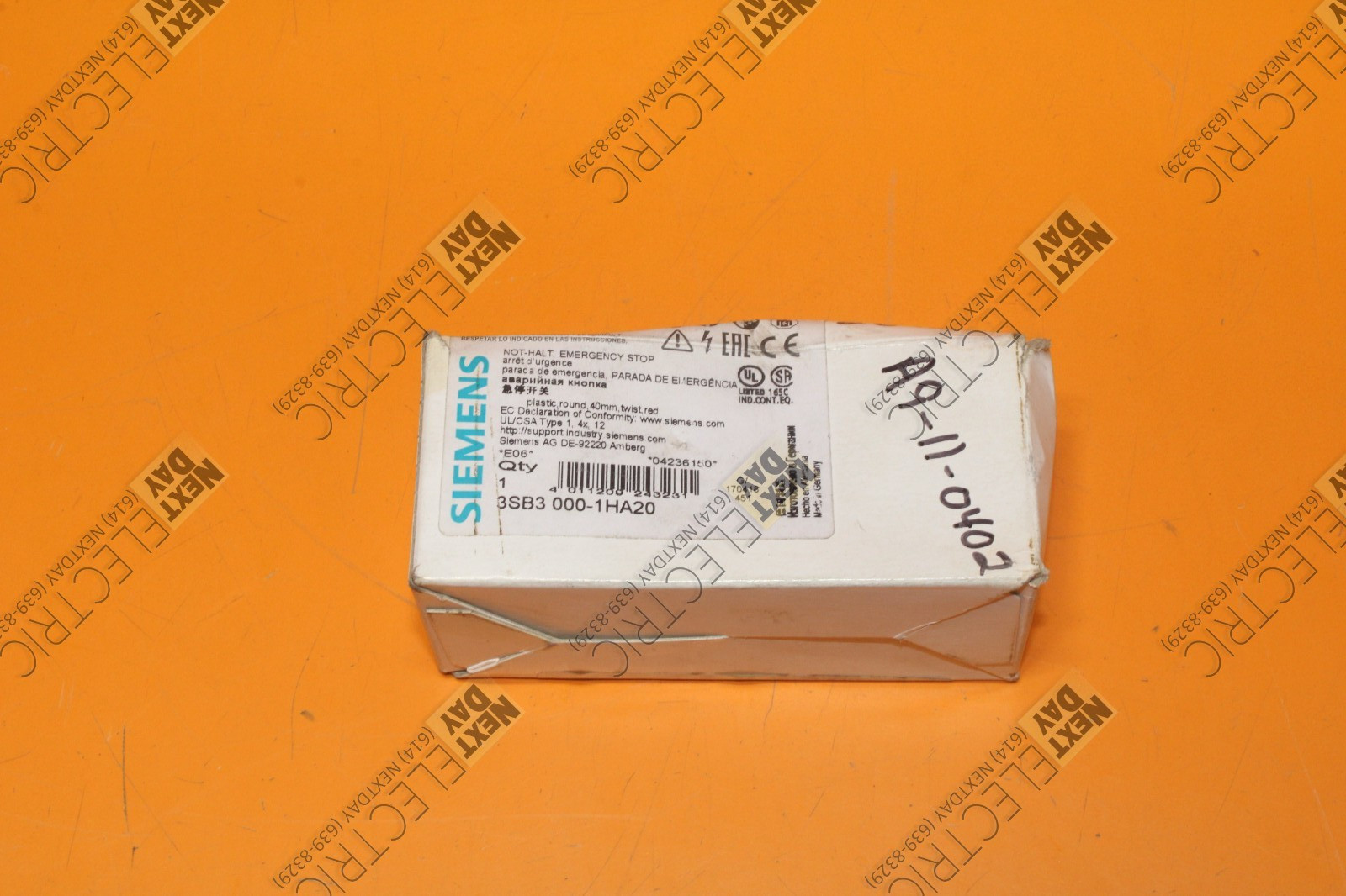 Siemens, 3SB3 000-1HA20, Emergency Push Stop Button Not Halt Push Twist Red