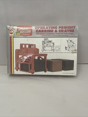 AHM HO Scale, Operating Freight Carrier & Crates Kit, #11010, New
