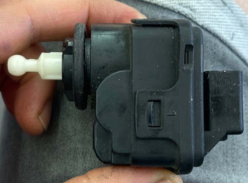 Stellmotor LWR Leuchtweitenregulierung 00728213 Hella Audi A3 8L A6 4B 8L0941295