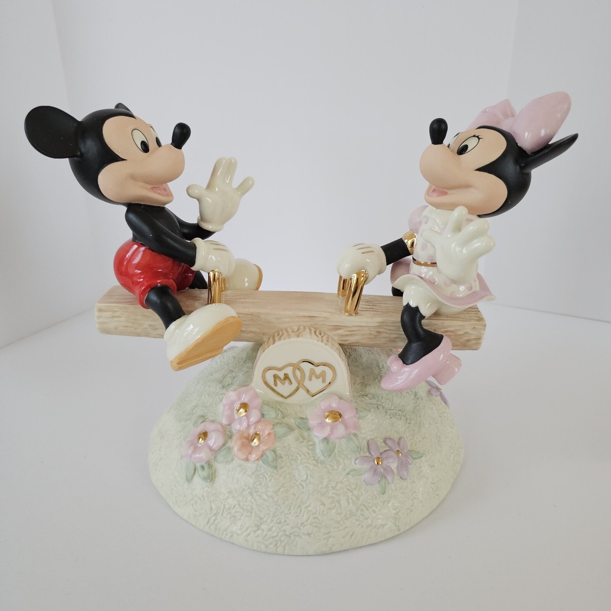 Lenox Disney Mickey Sees True Love Minnie Mouse Showcase