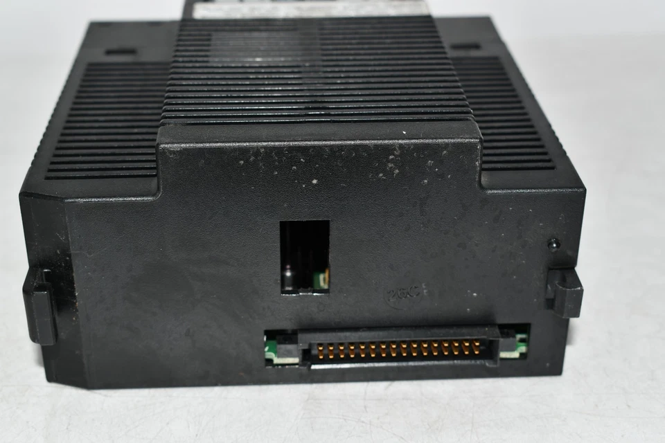 GE FANUC IC693PWR321U PLC MÓDULO DE FUENTE DE ALIMENTACIÓN 90-30 120/240 VAC 125 VDC Estándar Foto 3 de 4