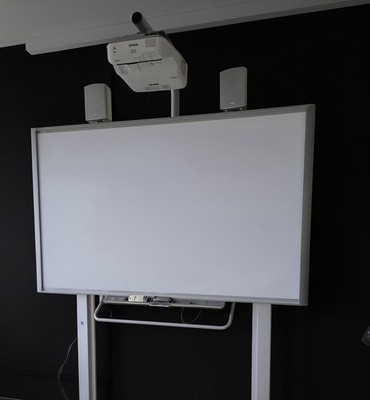 Smart Board 885 +  Epson EB 675W
