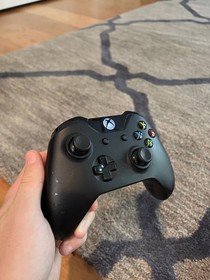 Xbox One Console (500GB) Bundle &mdash; Kinect + Controller + Product Guide &mdash; Tested