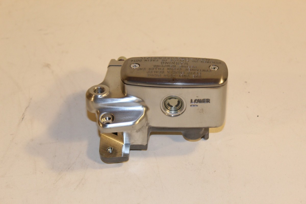SUZUKI OEM FRONT MASTER CYLINDER VLR1800 C109R 59600-10FC1