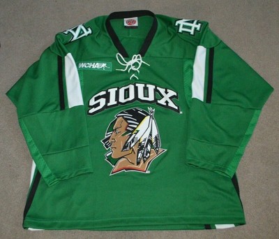 und fighting sioux hockey jersey