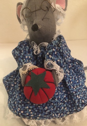 Vintage 1987 Joan's Mice & Friends Felt and Fabric Mouse Figurine - Picture 4 of 9