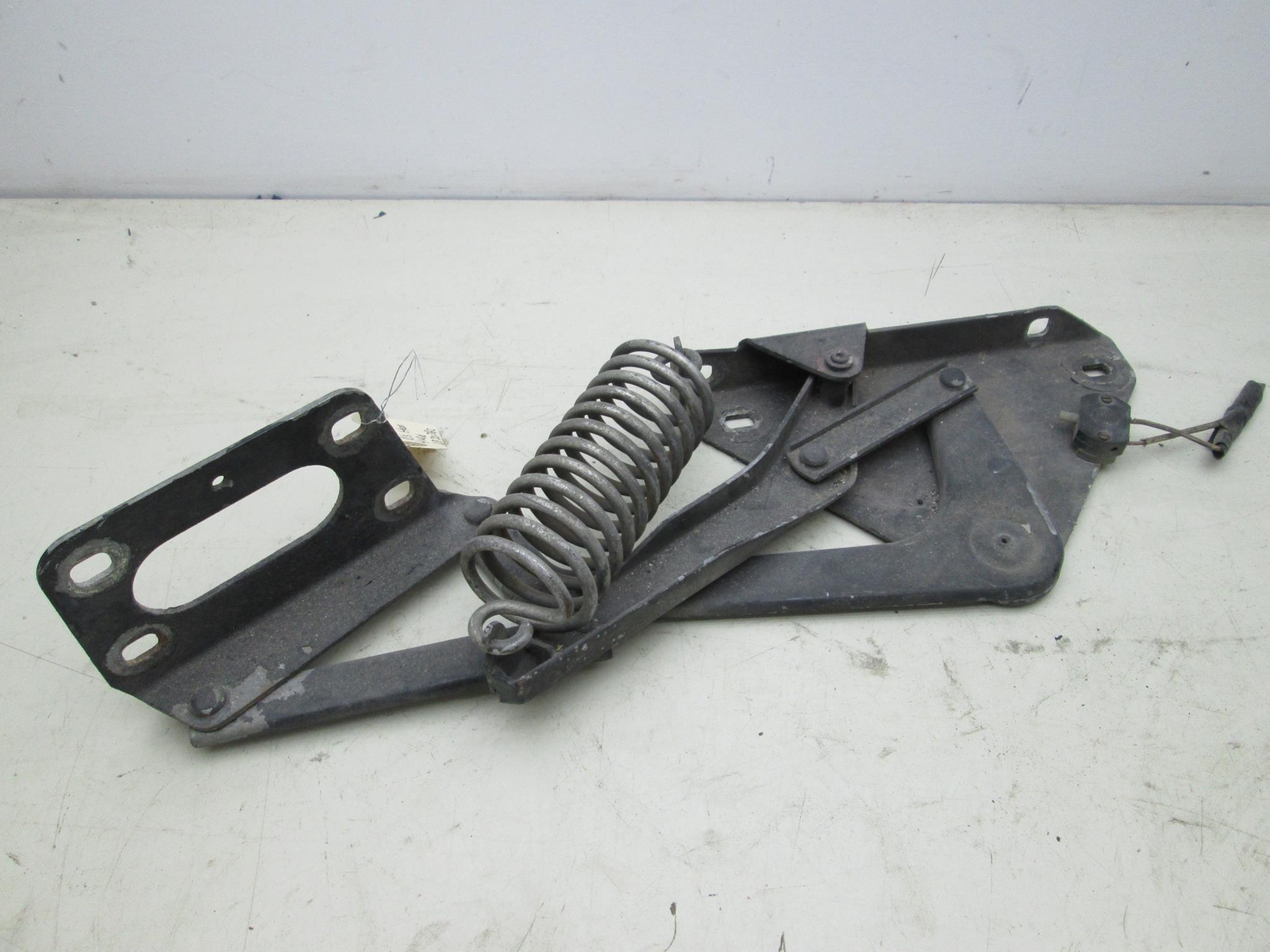 Rolls Royce Silver Shadow right side hood hinge (USED)