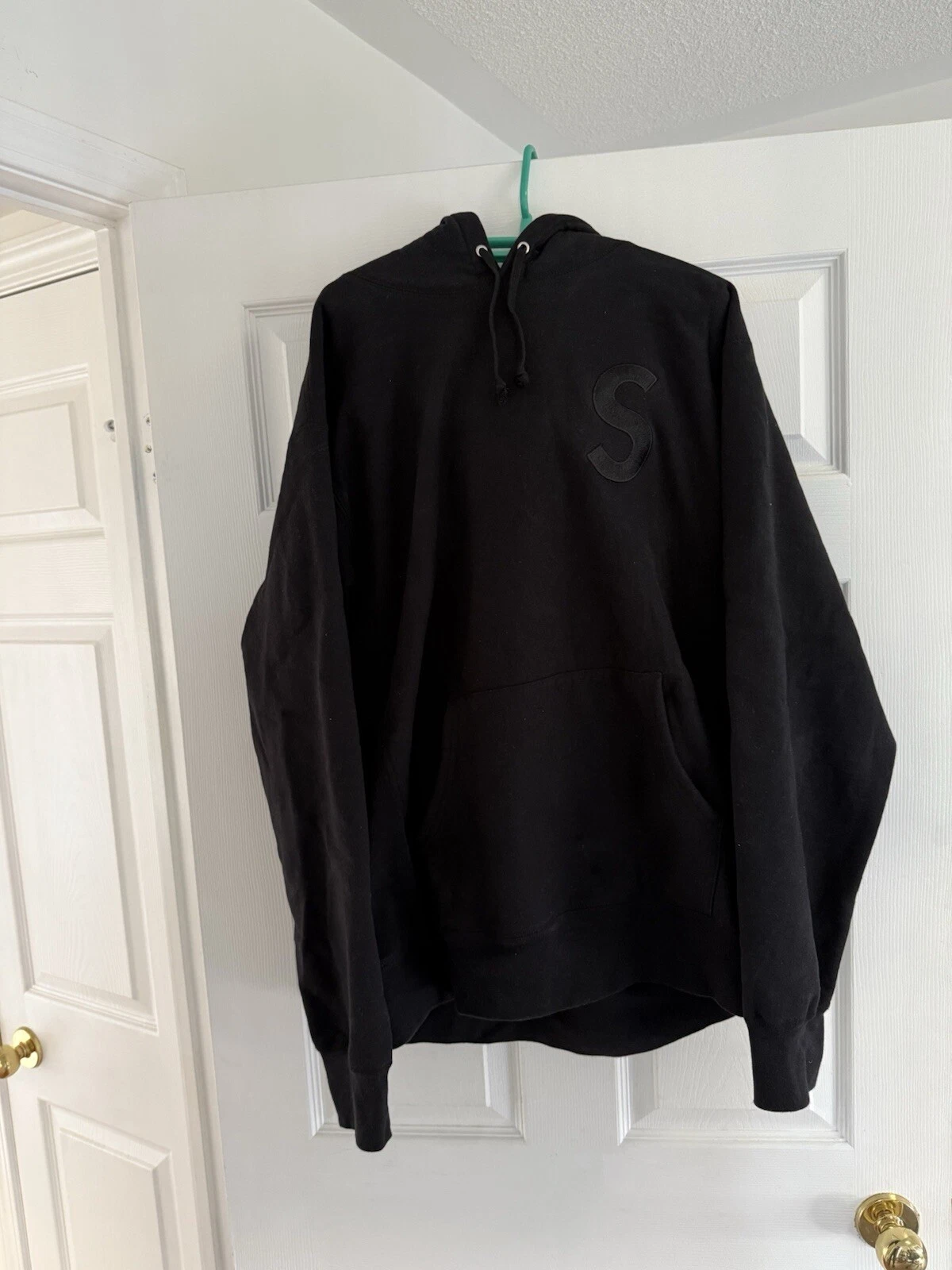 Sweat à capuche logo Supreme S en taille XLarge