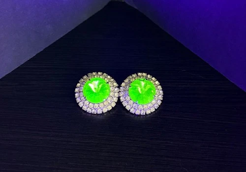 VINTAGE COSTUME JEWELRY SPECTACULAR URANIUM/VASELINE GLASS CLIP EARRINGS LARGE!