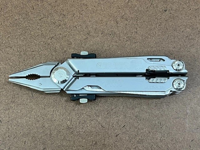 Equipamento de caça descontinuado GERBER Flik multi-ferramenta, pesca aço inoxidável - Imagem 2 de 4