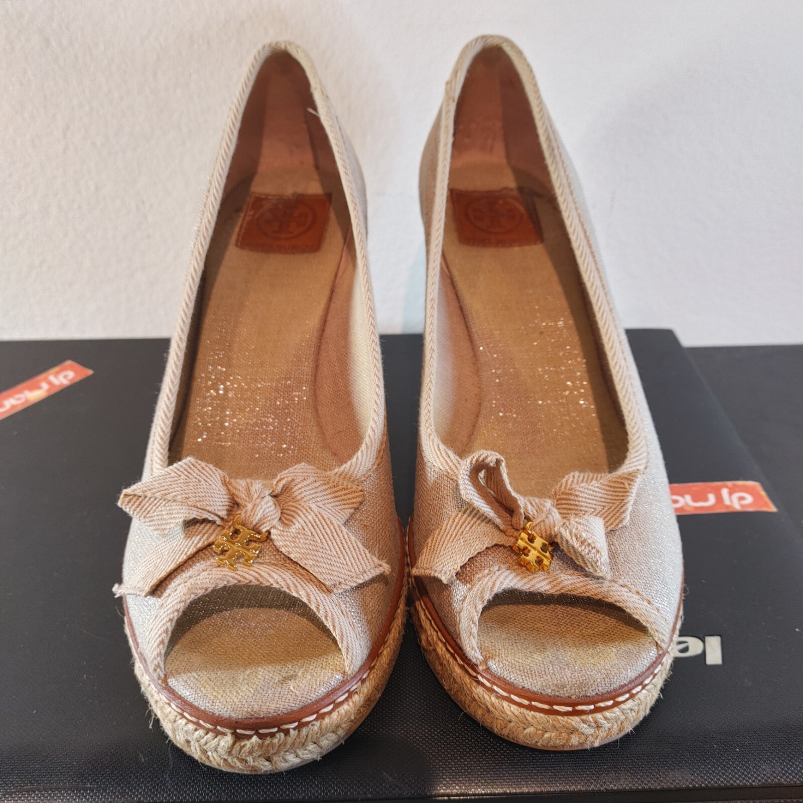 TORY BURCH Natural Metallic Silver Linen Canvas Peep Toe Wedge Heels $285 Sz 9m thumbnail 2