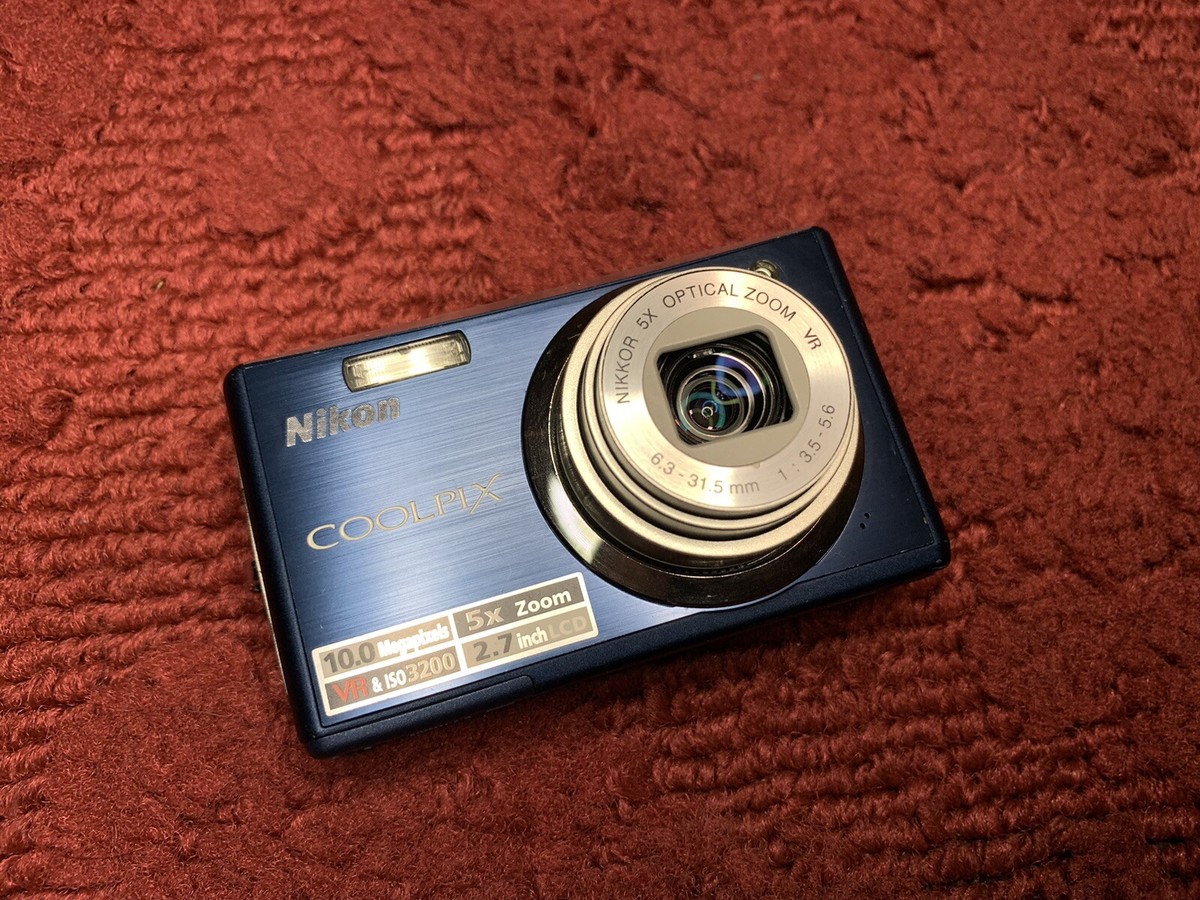 Nikon COOLPIX Coolpix S560 10.0MP Digital Camera - Blue Tested NO