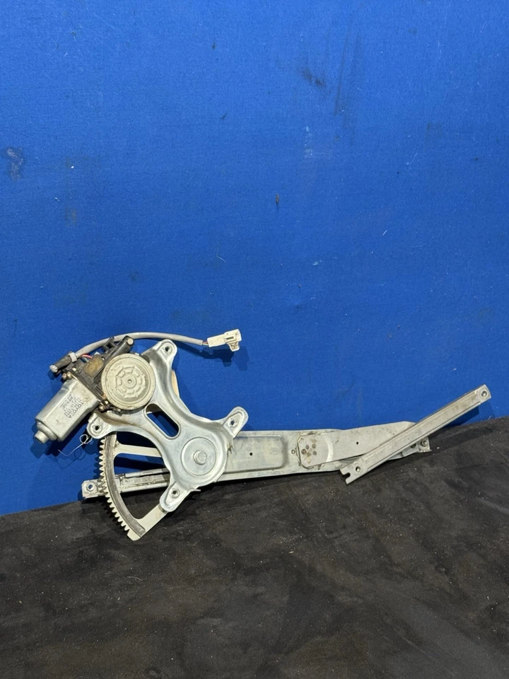 01 02 03 04 05 Lexus IS300 Passenger Front Right Window Regulator w/motor (BC22) - Image 2 of 4