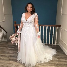 Plus Size Backless Wedding Dresses V Neck Long Sleeves Sweep Train Bridal Gowns