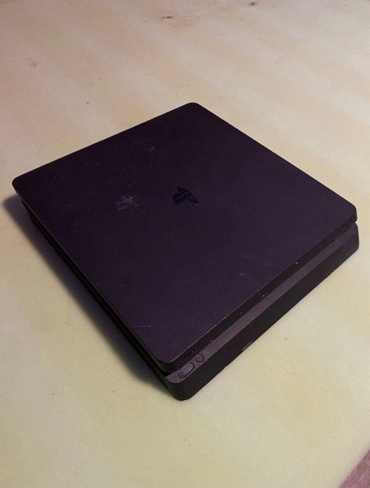 PS4 Slim 1TB Console – Compact Design with High Storage