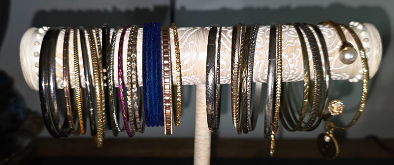 36 Women’s Mixed Lot Metal Bracelets & Bangles Silver Black Gold Blue Charms