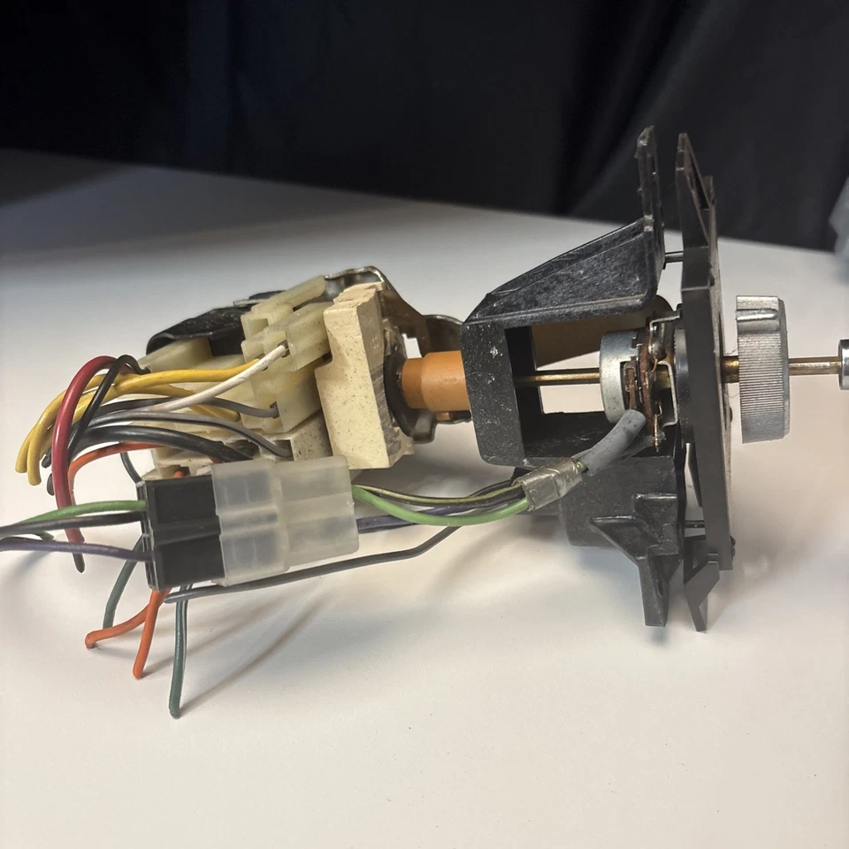 Cadillac Deville Eldorado Seville Sentinel 1977-1979 faro tablero interruptor bisel Foto 2 de 3