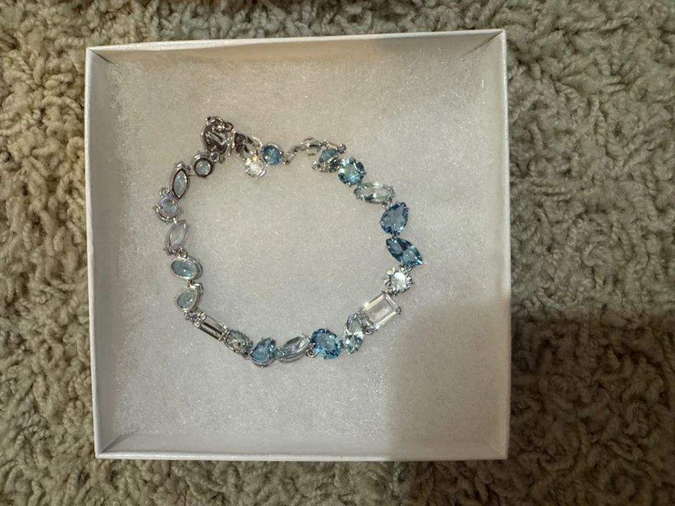 Nuevo Collar, Brazalete y Pendientes Perforados Swarvoski Colección Gema Azul Foto 4 de 4