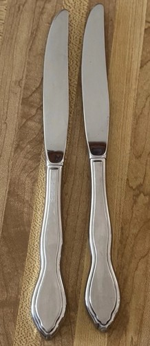 TWILIGHT Oneida 1881 Wm A Rogers Deluxe Burnished Stainless Dinner Knives X2