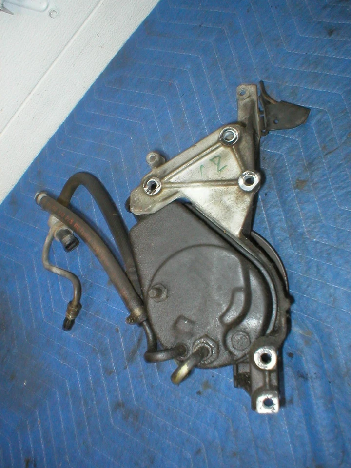 1988-92 Chevrolet Camaro Firebird POWER STEERING PUMP + BRACKET 5.7 5.0L V8 GM - Image 2 of 4