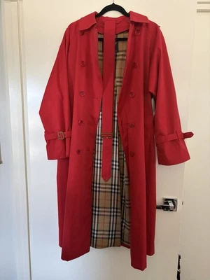 Vintage Burberry Trench Coat In Women's Coats & Jackets for sale Vintage Burberry Trench Coat In Women's Coats & Jackets for sale