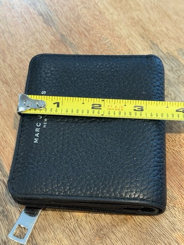 Marc Jacobs kleine schwarze Damen-Geldbörse aus genarbtem Leder mit Doppelfaltung - Bild 12 von 12