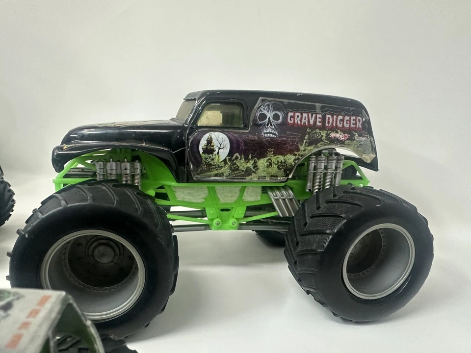 Hot Wheels Monster Truck Lot Of 6 Grave Digger 1:64 1:24 Son-Uva Digger - Image 3 of 4