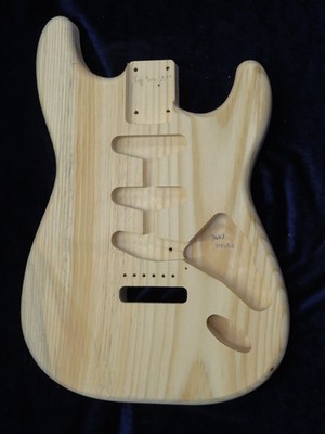 1 PC Aged 40yrs Pine Strat body - Standard 3lbs7oz #3667  *IMPORTS INCLUDED