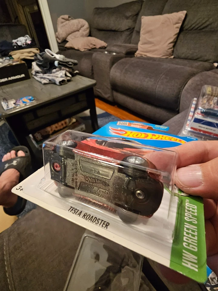 HOT WHEELS 2016 SUPER TREASURE HUNT *RED* TESLA ROADSTER SEALED MOC W/PROTECTOR - Image 3 of 4