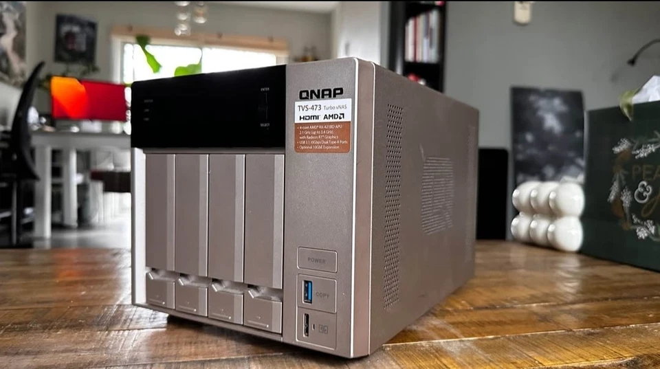 QNAP TVS-473 NAS - Quad-core, 4 Bay 4TB SSD. - Image 2 of 4