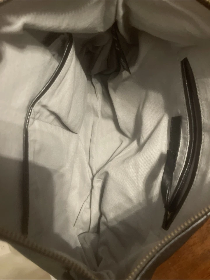 Bolsa tiracolo de couro preta Day & Mood limpa em bom estado. 10 X 14 polegadas - Imagem 4 de 4