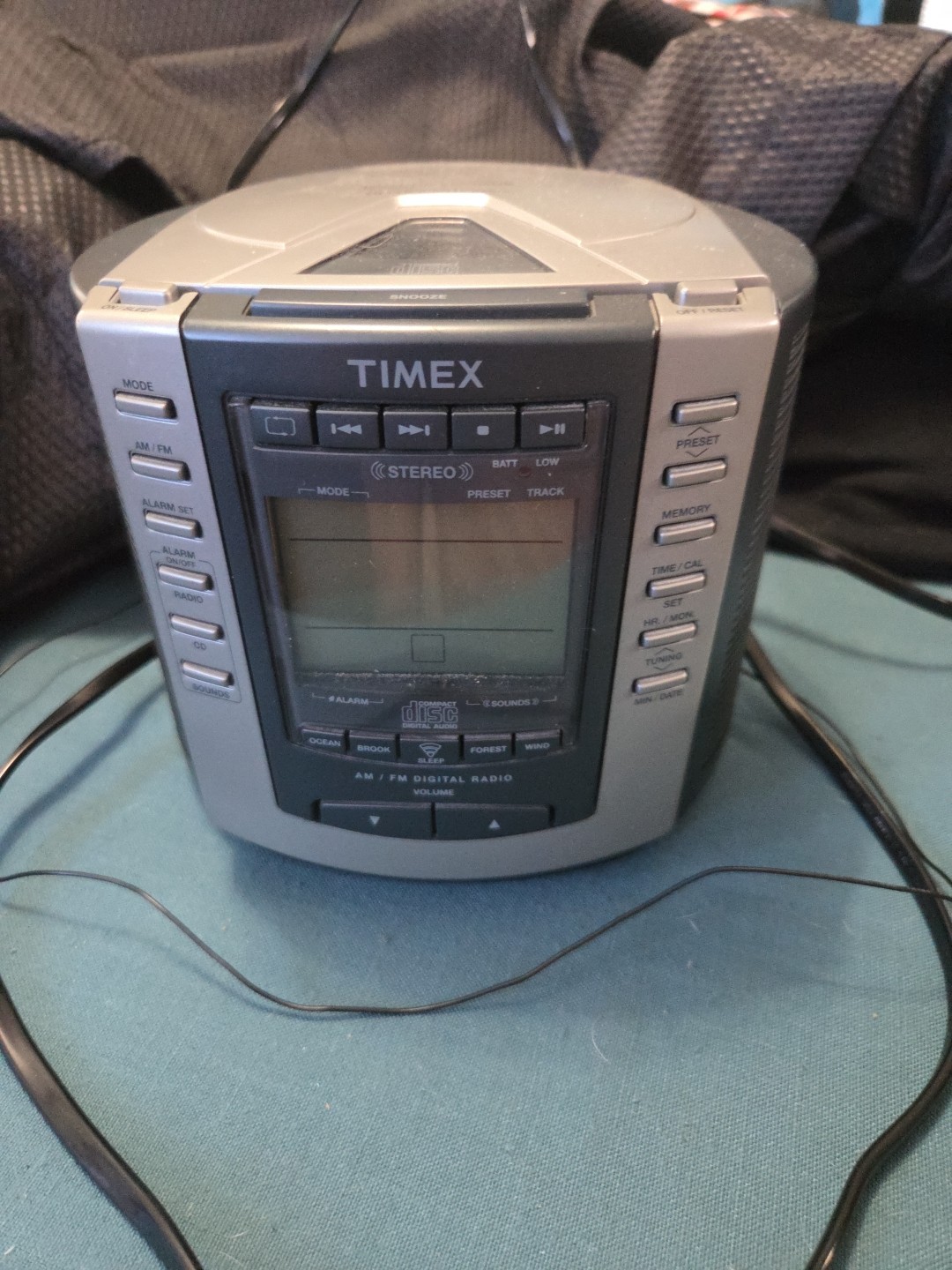 Timex T601B Nature Sounds AM/FM Digital Radio Alarm Clock CD Player