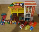 Vintage Fisher Price #930 Parking Ramp Service Center Action Garage WORKS cars
