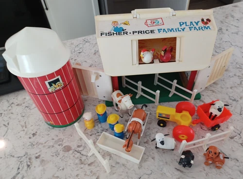 Vtg 1967 Fisher Price Family Farm  Little People Play Set w/ Silo "No Moo Sound”